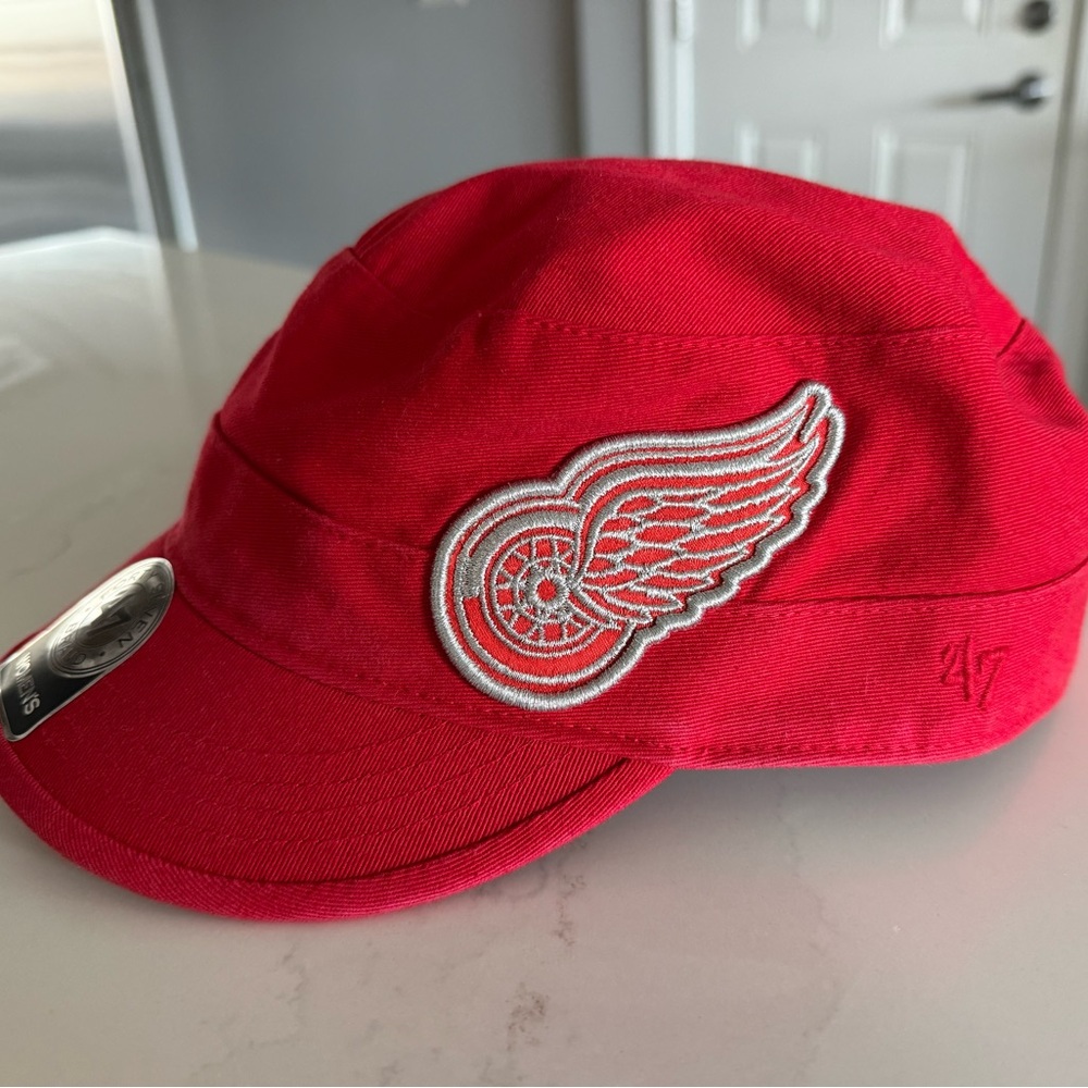 Detroit Red Wings Short-Bill Baseball Hat NWT